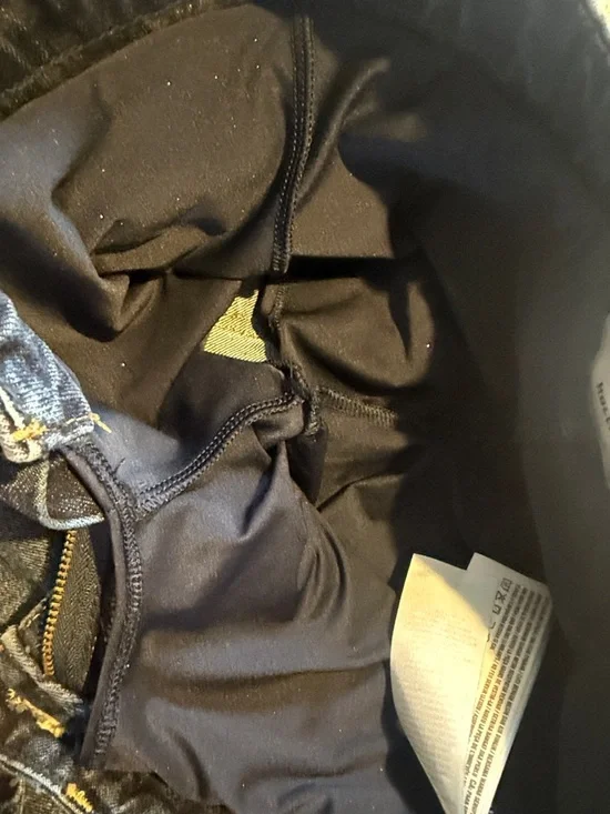 Classic Dark Wash Hollister Denim Shorts - Picture 5 of 5